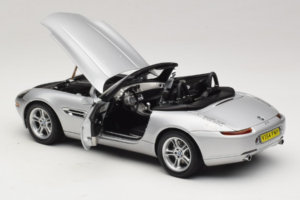 BMW Z8 Hopea 007 The World Is Not Enough AUTOart 1:18 70511 Metalli — kuva 5 / 8