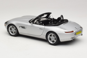BMW Z8 Hopea 007 The World Is Not Enough AUTOart 1:18 70511 Metalli — kuva 7 / 8