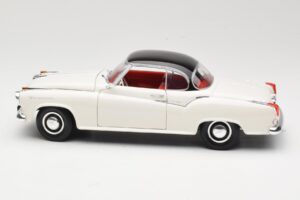 Borgward Isabella Coupe Valkoinen Revell 1:18 08982-W1 Metalli — kuva 4 / 8