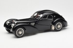 Bugatti 57SC Atlantic Musta CMC 1:18 M-085 Metalli
