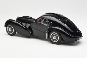 Bugatti 57SC Atlantic Musta CMC 1:18 M-085 Metalli — kuva 5 / 6