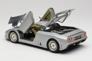 Bugatti EB110 Hopea Bburago 1:18 3035-S Metalli — kuva 5 / 8
