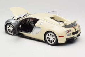 Bugatti Veyron Edition Centenaire Chrome Beige Minichamps 1:18 100110854 Metalli — kuva 5 / 8
