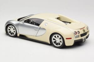Bugatti Veyron Edition Centenaire Chrome Beige Minichamps 1:18 100110854 Metalli — kuva 7 / 8