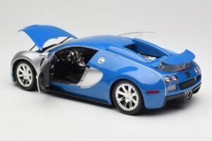 Bugatti Veyron Edition Centenaire Chrome Blue Minichamps 1:18 100110850 Metalli — kuva 5 / 8