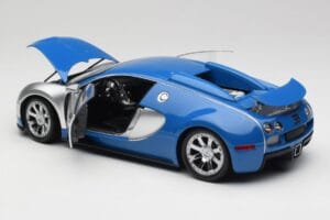 Bugatti Veyron Edition Centenaire Chrome Blue Minichamps 1:18 100110850-O Metalli — kuva 4 / 7