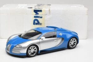 Bugatti Veyron Edition Centenaire Chrome Blue Minichamps 1:18 100110850-O Metalli — kuva 7 / 7