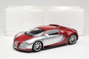 Bugatti Veyron Edition Centenaire Chrome Red Minichamps 1:18 100110851-O Metalli — kuva 8 / 8