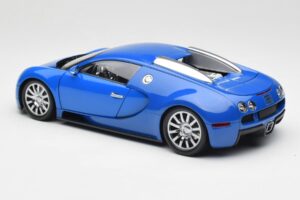 Bugatti Veyron Vaaleansininen Tummansininen Minichamps 1:18 100110821 Metalli — kuva 7 / 8