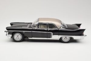 Cadillac Brougham Musta Sun Star 1:18 4001 Metalli — kuva 4 / 8