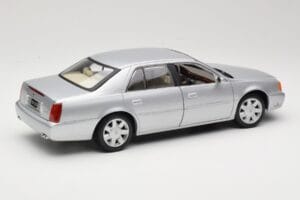 Cadillac DeVille DTS Maisto 1:18 56061 Metalli — kuva 3 / 8