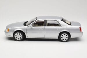 Cadillac DeVille DTS Maisto 1:18 56061 Metalli — kuva 4 / 8