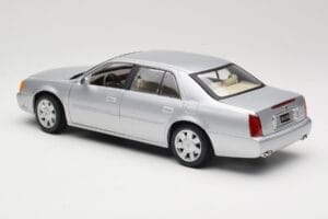 Cadillac DeVille DTS Maisto 1:18 56061 Metalli — kuva 7 / 8