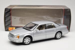 Cadillac DeVille DTS Maisto 1:18 56061 Metalli — kuva 8 / 8