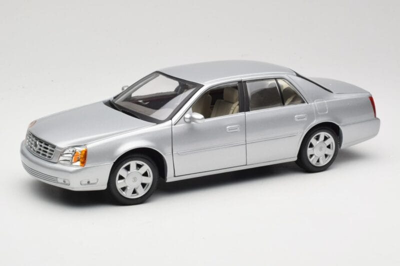 Cadillac DeVille DTS Maisto 1:18 56061 Metalli