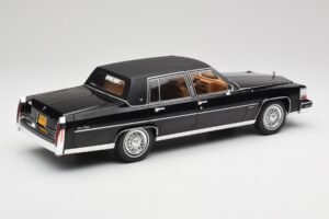 Cadillac Fleetwood Brougham Musta MCG 1:18 MCG18250 Metalli — kuva 2 / 6