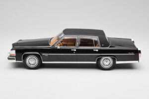 Cadillac Fleetwood Brougham Musta MCG 1:18 MCG18250 Metalli — kuva 3 / 6