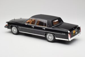 Cadillac Fleetwood Brougham Musta MCG 1:18 MCG18250 Metalli — kuva 5 / 6
