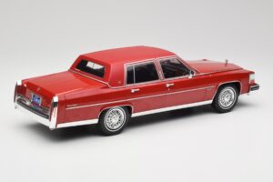 Cadillac Fleetwood Brougham Tummanpunainen Metallic MCG 1:18 MCG18251 Metalli — kuva 2 / 6