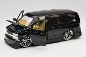 Chevrolet Astro Van Tuned Musta Jada 1:18 63122 Metalli — kuva 2 / 8