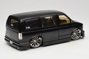 Chevrolet Astro Van Tuned Musta Jada 1:18 63122 Metalli — kuva 3 / 8