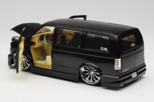Chevrolet Astro Van Tuned Musta Jada 1:18 63122 Metalli — kuva 5 / 8