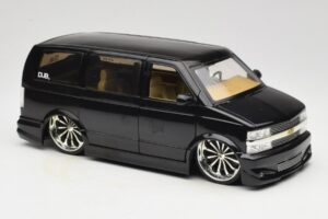 Chevrolet Astro Van Tuned Musta Jada 1:18 63122 Metalli — kuva 6 / 8
