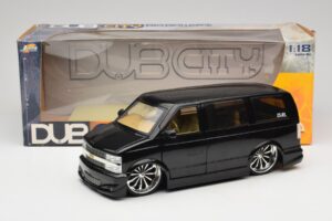 Chevrolet Astro Van Tuned Musta Jada 1:18 63122 Metalli — kuva 8 / 8