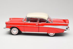 Chevrolet Bel Air Matador Punainen & India Norsunluu Road Legends 1:18 92109 Metalli — kuva 4 / 8