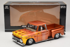 Chevrolet C-10 Stepside Pickup Lowrider Oranssi Liekkikuviolla Sun Star 1:18 1392 Metalli — kuva 6 / 6