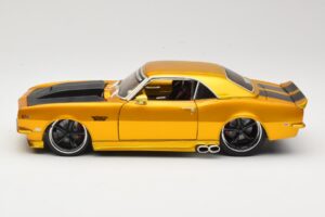 Chevrolet Camaro Z/28 Kulta Maisto 1:18 31066 Metalli — kuva 4 / 8