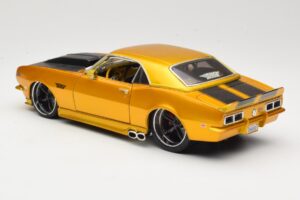 Chevrolet Camaro Z/28 Kulta Maisto 1:18 31066 Metalli — kuva 7 / 8