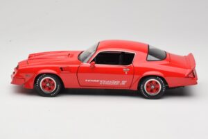 Chevrolet Camaro Z28 Yenko Turbo Z Punainen GreenLight 1:18 12999 Metalli — kuva 4 / 8