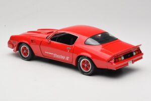 Chevrolet Camaro Z28 Yenko Turbo Z Punainen GreenLight 1:18 12999 Metalli — kuva 7 / 8