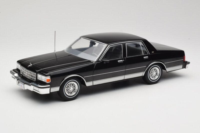 Chevrolet Caprice Musta MCG 1:18 MCG18113 Metalli
