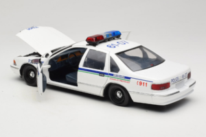 Chevrolet Caprice Kanada Poliisi UT Models 1:18 21023 Metalli — kuva 5 / 8