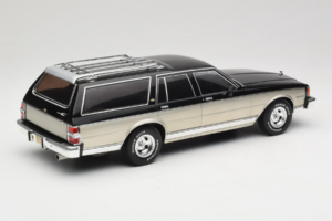 Chevrolet Caprice Estate Wagon Hopea & Harmaa MCG 1:18 MCG18478 Metalli — kuva 2 / 6