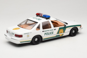 Chevrolet Caprice Metro Dade Poliisi UT Models 1:18 21024 Metalli — kuva 3 / 8