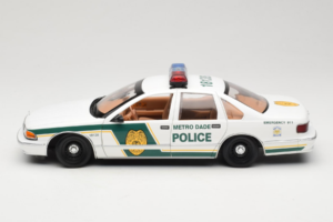 Chevrolet Caprice Metro Dade Poliisi UT Models 1:18 21024 Metalli — kuva 4 / 8