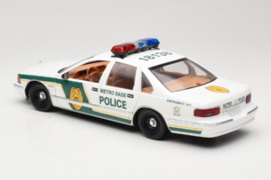 Chevrolet Caprice Metro Dade Poliisi UT Models 1:18 21024 Metalli — kuva 7 / 8