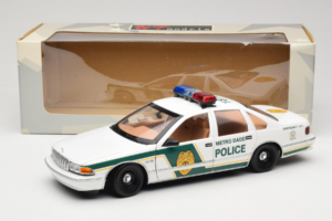 Chevrolet Caprice Metro Dade Poliisi UT Models 1:18 21024 Metalli — kuva 8 / 8