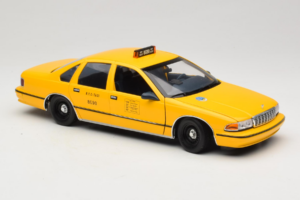 Chevrolet Caprice NYC Taksi UT Models 1:18 180142095 Metalli — kuva 6 / 8
