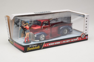 Chevrolet COE Pickup Wonder Woman With Figure Metals Diecast 1:24 30453 Metalli — kuva 2 / 3