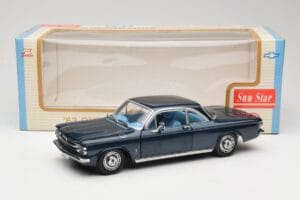 Chevrolet Corvair Tummansininen Sun Star 1:18 1482 Metalli — kuva 8 / 8