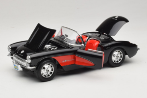 Chevrolet Corvette C1 Musta & Punainen Bburago 1:18 3034-M1 Metalli — kuva 2 / 8