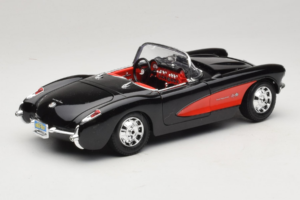 Chevrolet Corvette C1 Musta & Punainen Bburago 1:18 3034-M1 Metalli — kuva 3 / 8
