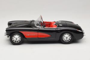 Chevrolet Corvette C1 Musta & Punainen Bburago 1:18 3034-M1 Metalli — kuva 4 / 8