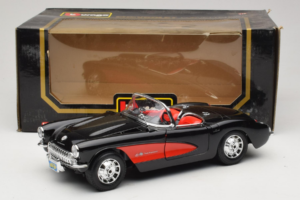 Chevrolet Corvette C1 Musta & Punainen Bburago 1:18 3034-M1 Metalli — kuva 8 / 8