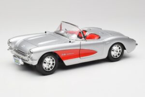 Chevrolet Corvette C1 Hopea & Punainen Bburago 1:18 3024-M1 Metalli