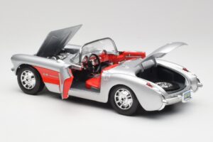 Chevrolet Corvette C1 Hopea & Punainen Bburago 1:18 3024-M1 Metalli — kuva 5 / 8